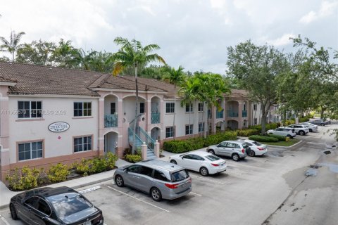 Condo in Pembroke Pines, Florida, 2 bedrooms № 2011906 - photo 4