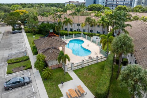 Condo in Pembroke Pines, Florida, 2 bedrooms № 2011906 - photo 22