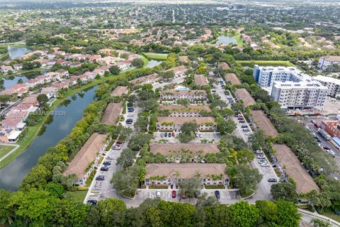 Condo in Pembroke Pines, Florida, 2 bedrooms № 2011906 - photo 23