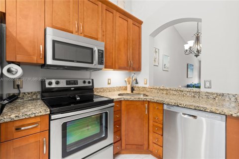 Condo in Pembroke Pines, Florida, 2 bedrooms № 2011906 - photo 11