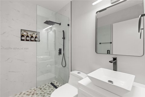 Condo in Pembroke Pines, Florida, 2 bedrooms № 2011906 - photo 20