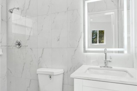 House in Miami, Florida 3 bedrooms, 108.32 sq.m. № 2046446 - photo 9