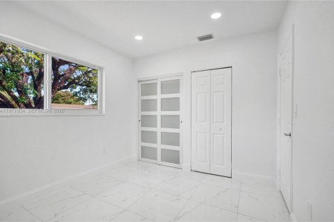 House in Miami, Florida 3 bedrooms, 108.32 sq.m. № 2046446 - photo 7