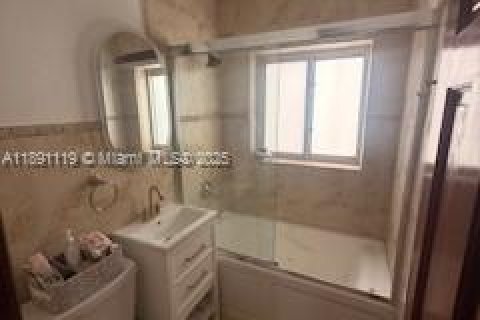 Condominio en alquiler en Miami Beach, Florida, 2 dormitorios, 77.11 m2 № 1948940 - foto 9