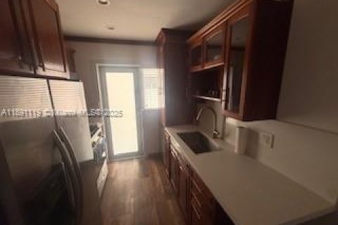 Condominio en alquiler en Miami Beach, Florida, 2 dormitorios, 77.11 m2 № 1948940 - foto 3