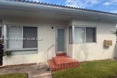 Condominio en alquiler en Miami Beach, Florida, 2 dormitorios, 77.11 m2 № 1948940 - foto 2