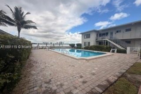 Condominio en alquiler en Miami Beach, Florida, 2 dormitorios, 77.11 m2 № 1948940 - foto 13