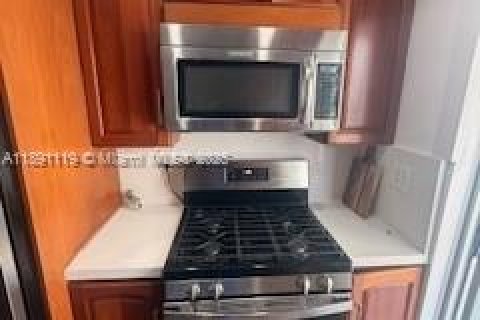 Condominio en alquiler en Miami Beach, Florida, 2 dormitorios, 77.11 m2 № 1948940 - foto 5