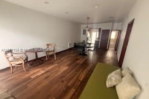 Condominio en alquiler en Miami Beach, Florida, 2 dormitorios, 77.11 m2 № 1948940 - foto 1
