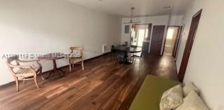 Condominio en Miami Beach, Florida, 2 dormitorios № 1948940