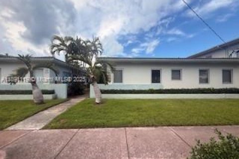 Condominio en alquiler en Miami Beach, Florida, 2 dormitorios, 77.11 m2 № 1948940 - foto 10