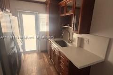 Condominio en alquiler en Miami Beach, Florida, 2 dormitorios, 77.11 m2 № 1948940 - foto 4