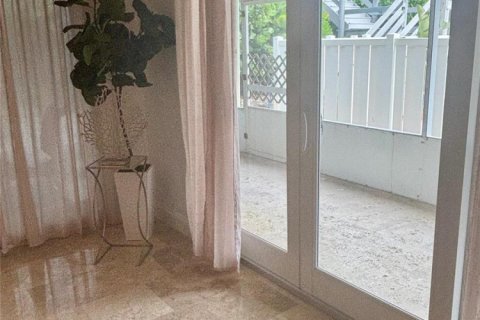 Condo in Jensen Beach, Florida, 2 bedrooms  № 2241885 - photo 22