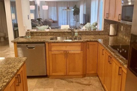 Condo in Jensen Beach, Florida, 2 bedrooms  № 2241885 - photo 4