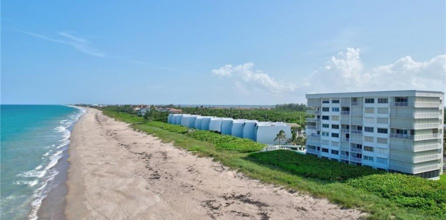 Condo in Jensen Beach, Florida, 2 bedrooms  № 2241885