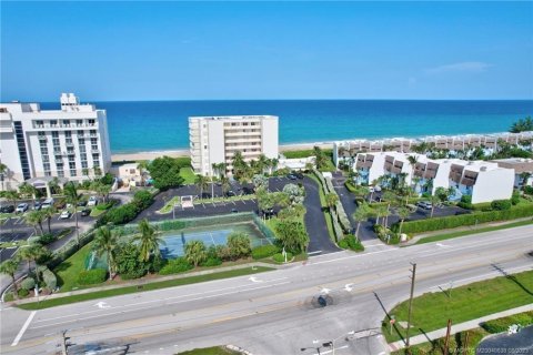 Condo in Jensen Beach, Florida, 2 bedrooms  № 2241885 - photo 26