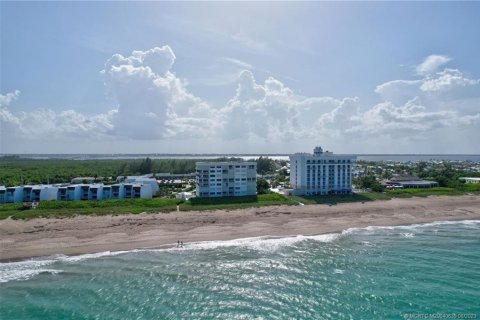 Condo in Jensen Beach, Florida, 2 bedrooms  № 2241885 - photo 24