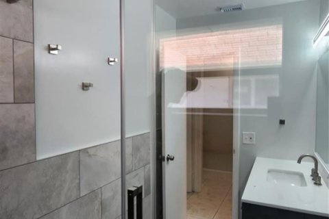 Immobilier commercial à vendre à Fort Lauderdale, Floride: 232.07 m2 № 2083165 - photo 2