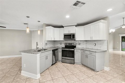 Купить виллу или дом в Киссимми, Флорида 5 комнат, 135.82м2, № 2097185 - фото 4