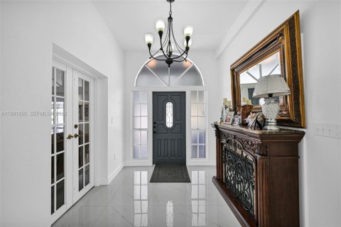 Casa en venta en Hialeah, Florida, 6 dormitorios, 244.05 m2 № 2045148 - foto 28