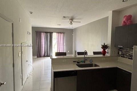 Townhouse in Lauderhill, Florida 2 bedrooms, 104.05 sq.m. № 1763027 - photo 6