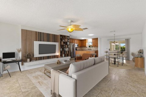 House in The Villages, Florida 3 bedrooms, 150.5 sq.m. № 1866258 - photo 7