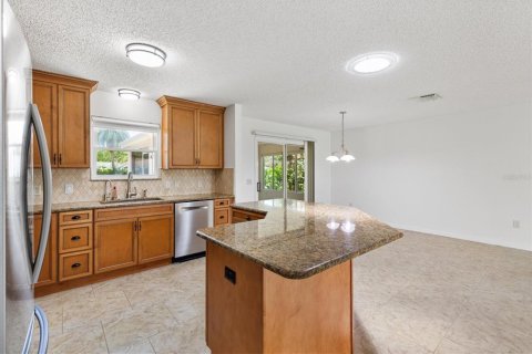 House in The Villages, Florida 3 bedrooms, 150.5 sq.m. № 1866258 - photo 14