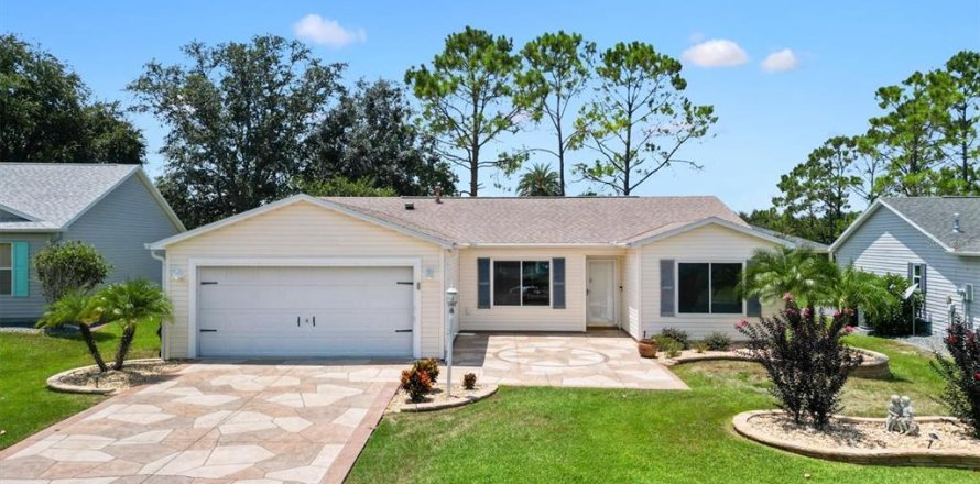 House in The Villages, Florida 3 bedrooms, 150.5 sq.m. № 1866258