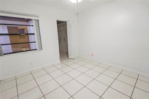 Снять в аренду виллу или дом в Тамарак, Флорида 2 спальни, 98.48м2, № 2028627 - фото 14