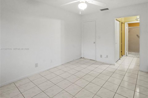 Снять в аренду виллу или дом в Тамарак, Флорида 2 спальни, 98.48м2, № 2028627 - фото 19