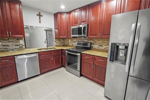 Снять в аренду виллу или дом в Тамарак, Флорида 2 спальни, 98.48м2, № 2028627 - фото 7