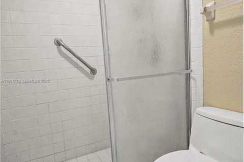 Снять в аренду виллу или дом в Тамарак, Флорида 2 спальни, 98.48м2, № 2028627 - фото 22