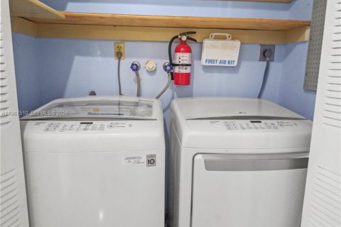 Снять в аренду виллу или дом в Тамарак, Флорида 2 спальни, 98.48м2, № 2028627 - фото 23