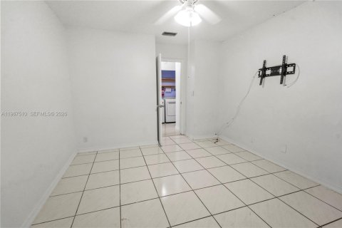 Снять в аренду виллу или дом в Тамарак, Флорида 2 спальни, 98.48м2, № 2028627 - фото 16