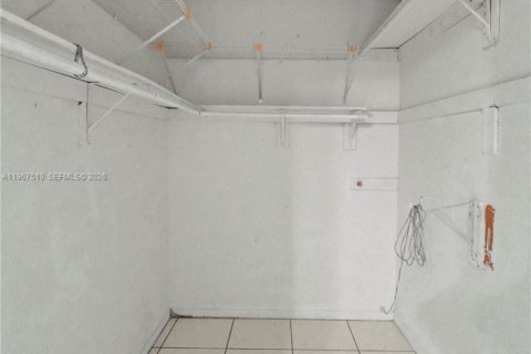 Снять в аренду виллу или дом в Тамарак, Флорида 2 спальни, 98.48м2, № 2028627 - фото 17