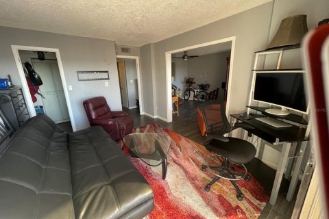 Condo in Clearwater, Florida, 1 bedroom  № 2431150 - photo 13