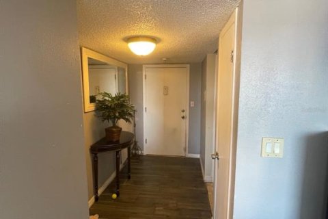 Condo in Clearwater, Florida, 1 bedroom  № 2431150 - photo 9