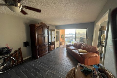 Condo in Clearwater, Florida, 1 bedroom  № 2431150 - photo 4