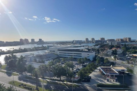 Condo in Clearwater, Florida, 1 bedroom  № 2431150 - photo 18