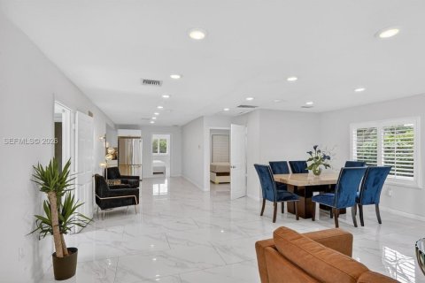 Villa ou maison à vendre à Miami, Floride: 3 chambres, 116.13 m2 № 2243687 - photo 9