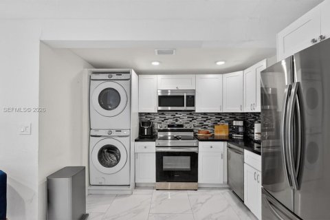 Villa ou maison à vendre à Miami, Floride: 3 chambres, 116.13 m2 № 2243687 - photo 14