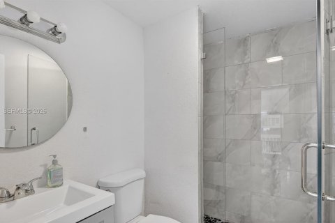 Villa ou maison à vendre à Miami, Floride: 3 chambres, 116.13 m2 № 2243687 - photo 22