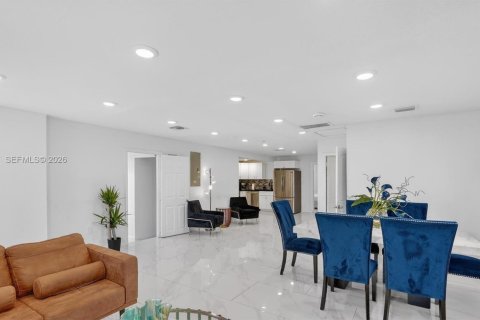 Villa ou maison à vendre à Miami, Floride: 3 chambres, 116.13 m2 № 2243687 - photo 6