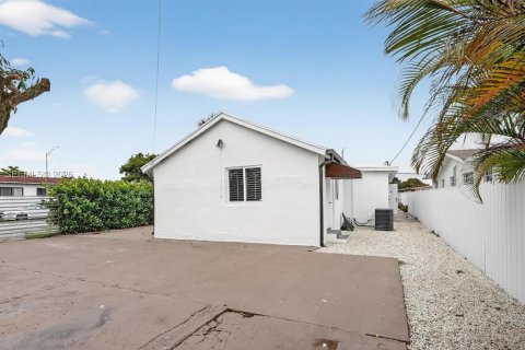 Villa ou maison à vendre à Miami, Floride: 3 chambres, 116.13 m2 № 2243687 - photo 26