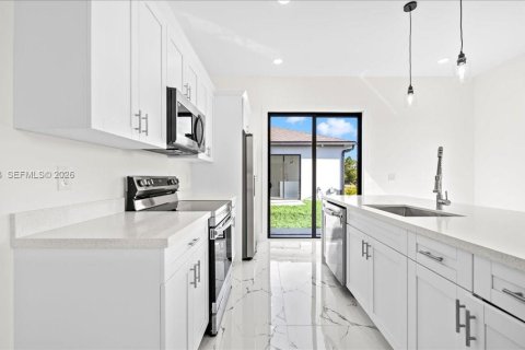 Купить виллу или дом в Лихай-Эйкерс, Флорида 3 спальни, № 2033194 - фото 8