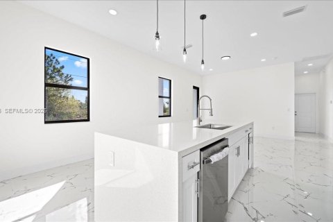 Купить виллу или дом в Лихай-Эйкерс, Флорида 3 спальни, № 2033194 - фото 12