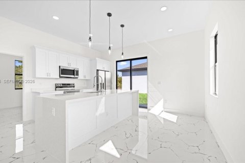 Купить виллу или дом в Лихай-Эйкерс, Флорида 3 спальни, № 2033194 - фото 10