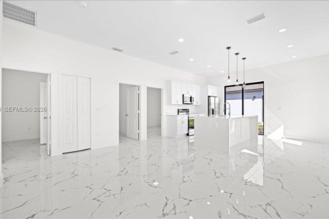 Купить виллу или дом в Лихай-Эйкерс, Флорида 3 спальни, № 2033194 - фото 5