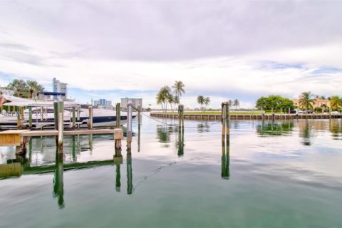 Купить кондоминиум в Бэл-Харбор, Флорида 1 спальня, 72.37м2, № 2006259 - фото 2