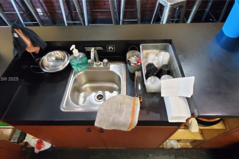 Купить коммерческую недвижимость в Медли, Флорида № 1979229 - фото 8